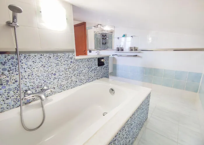 Andrew Villa Rosa Di Martinsicuro